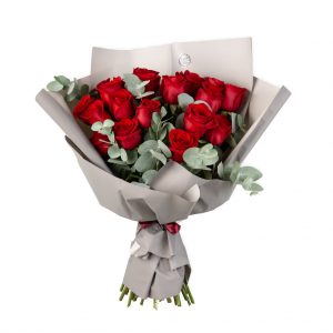 Buchet 19 trandafiri roşii cu ambalaj